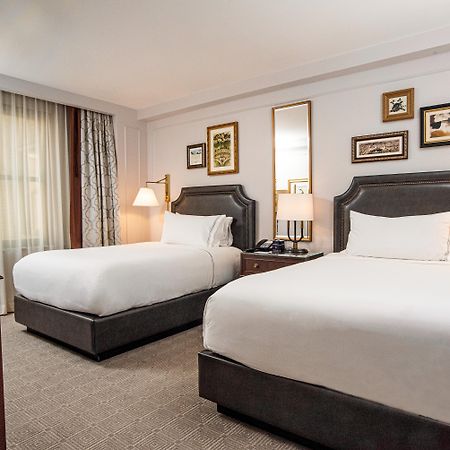 Intercontinental New York Barclay Hotel By Ihg Exterior photo A guest room at the Waldorf Astoria Chicago