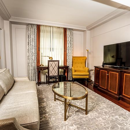 Intercontinental New York Barclay Hotel By Ihg Exterior photo A living room at the Waldorf Astoria Chengdu