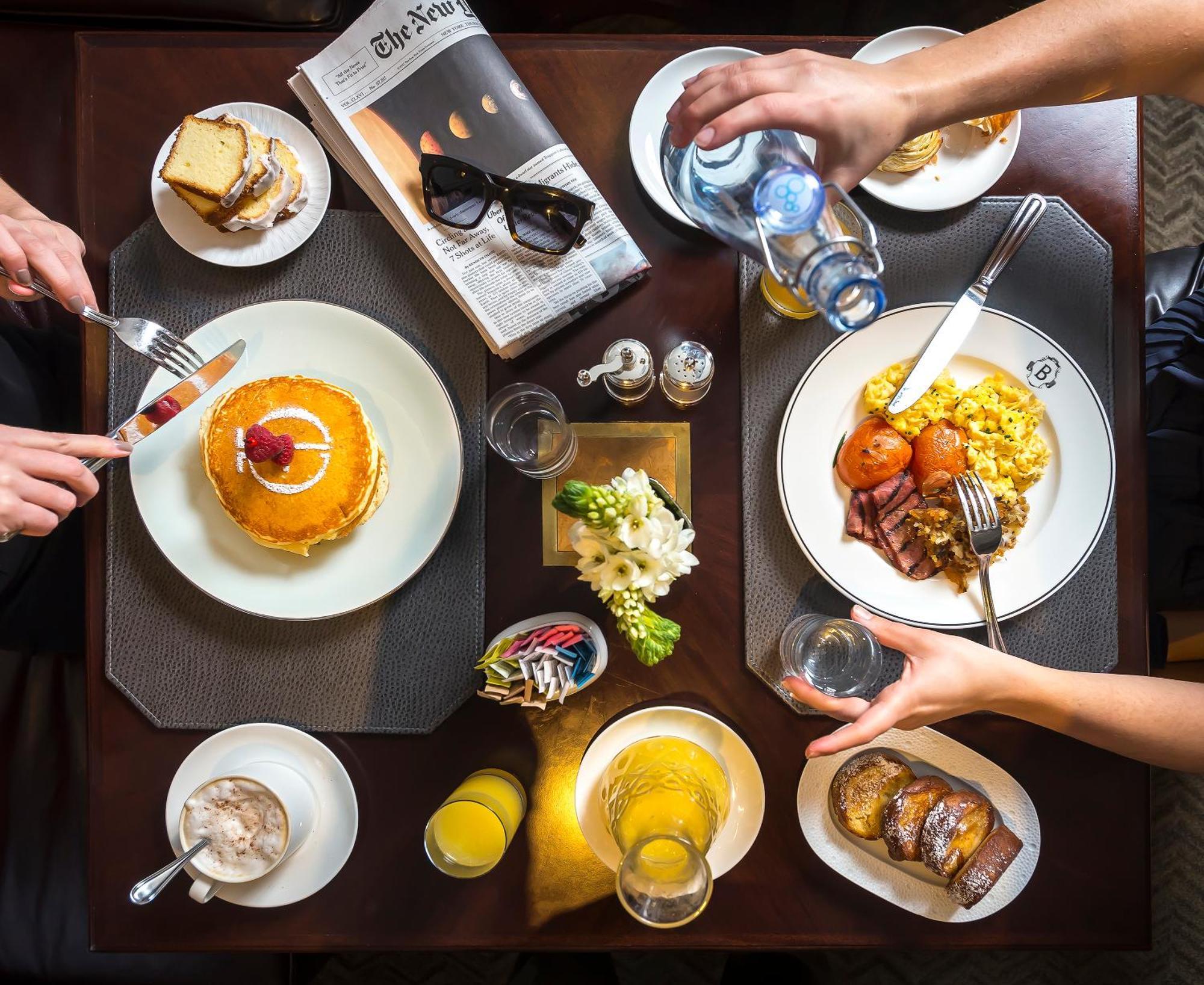 Intercontinental New York Barclay Hotel By Ihg Exterior photo A typical breakfast at the restaurant