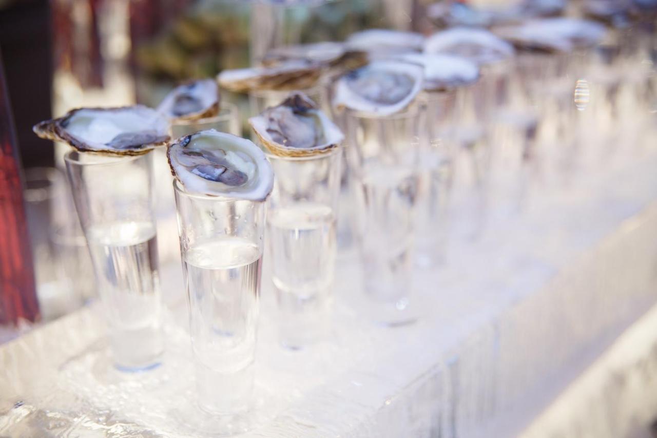 Intercontinental New York Barclay Hotel By Ihg Exterior photo Champagne glasses