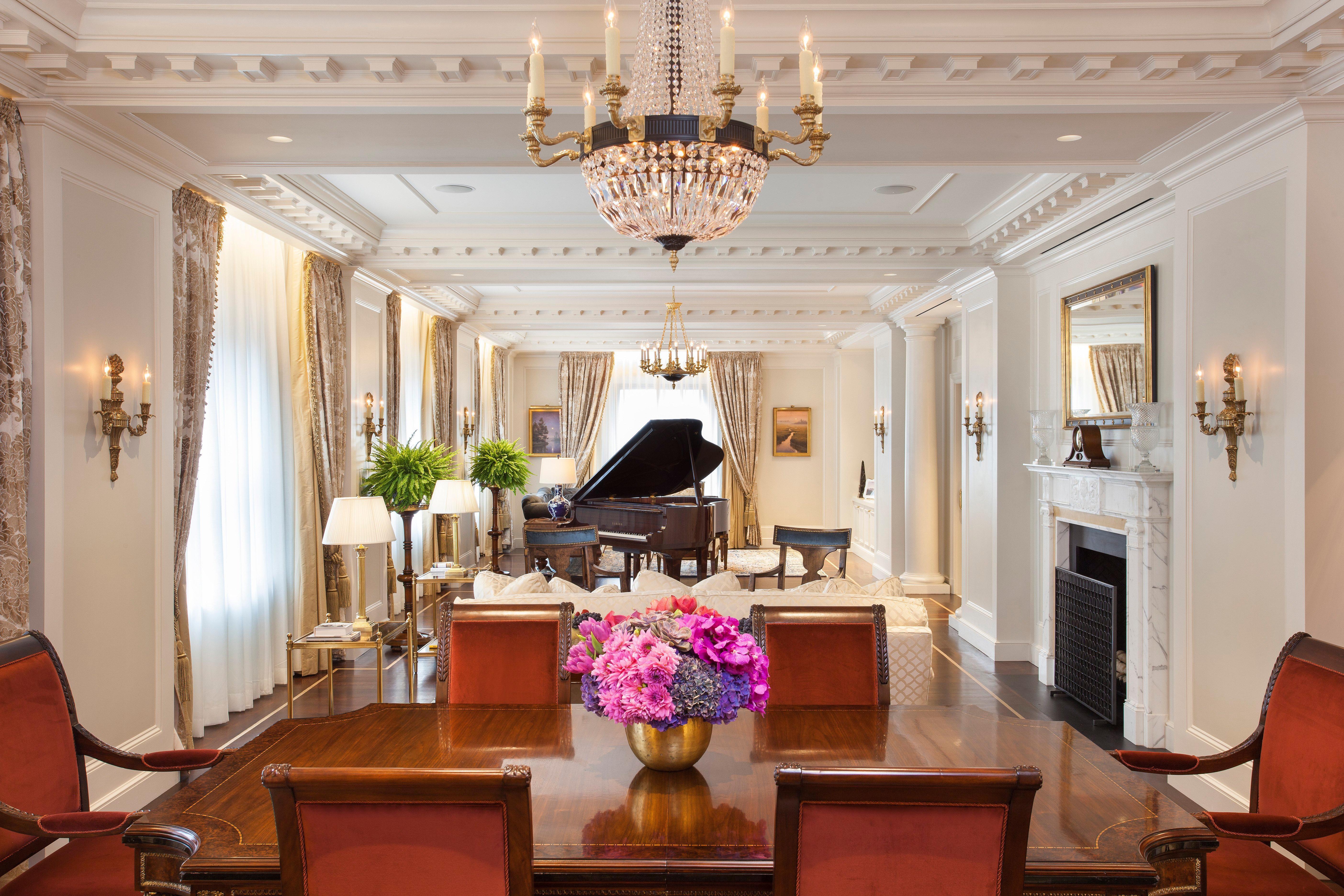 Intercontinental New York Barclay Hotel By Ihg Exterior photo The living room of the Vice Presidential Suite