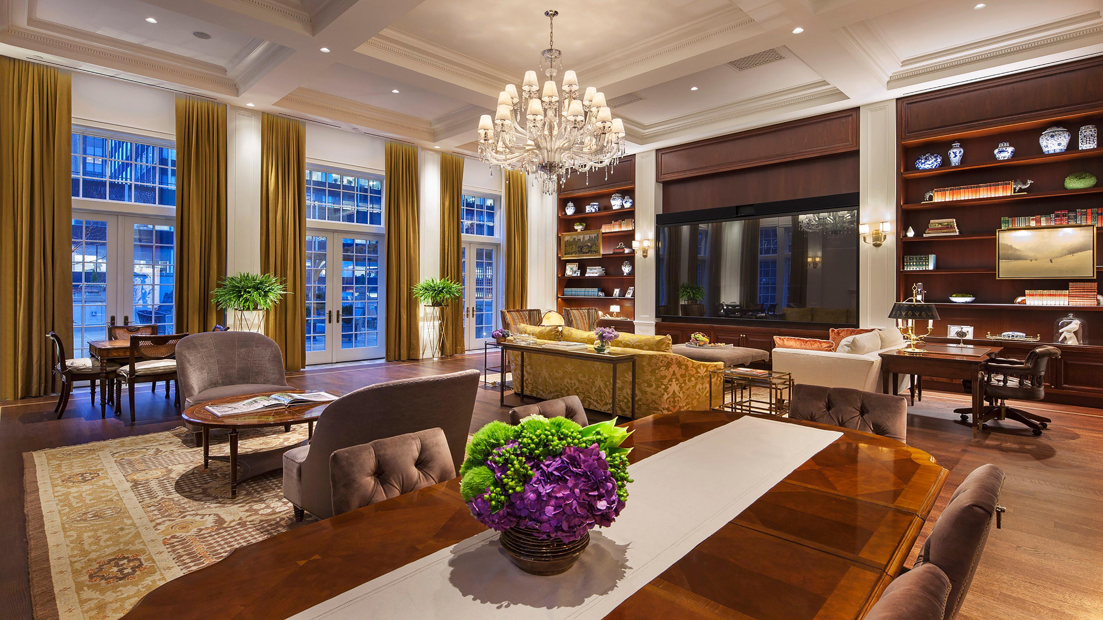 Intercontinental New York Barclay Hotel By Ihg Exterior photo The living room of the 2012 White House Christmas tree