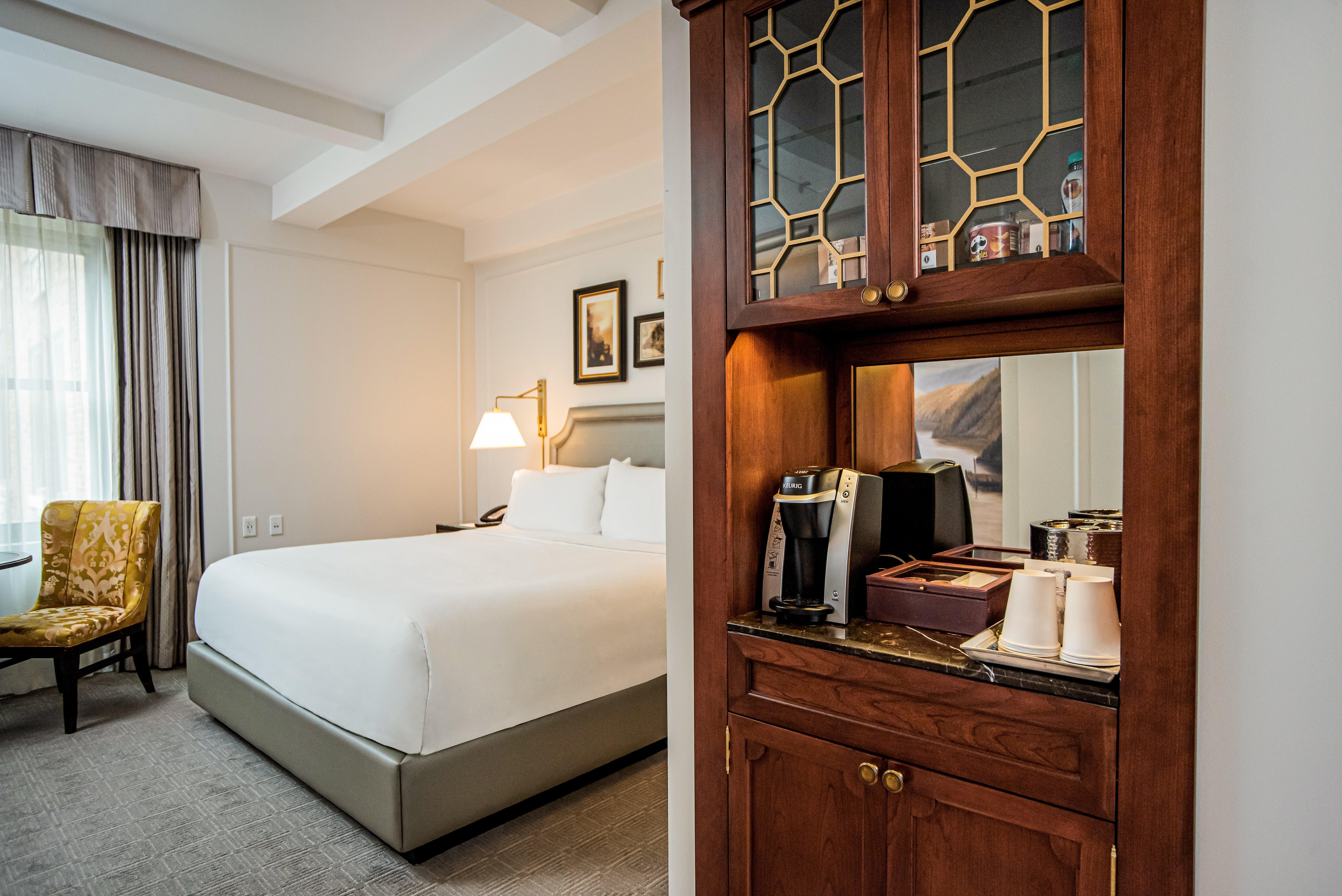 Intercontinental New York Barclay Hotel By Ihg Exterior photo A coffee station in a hotel room