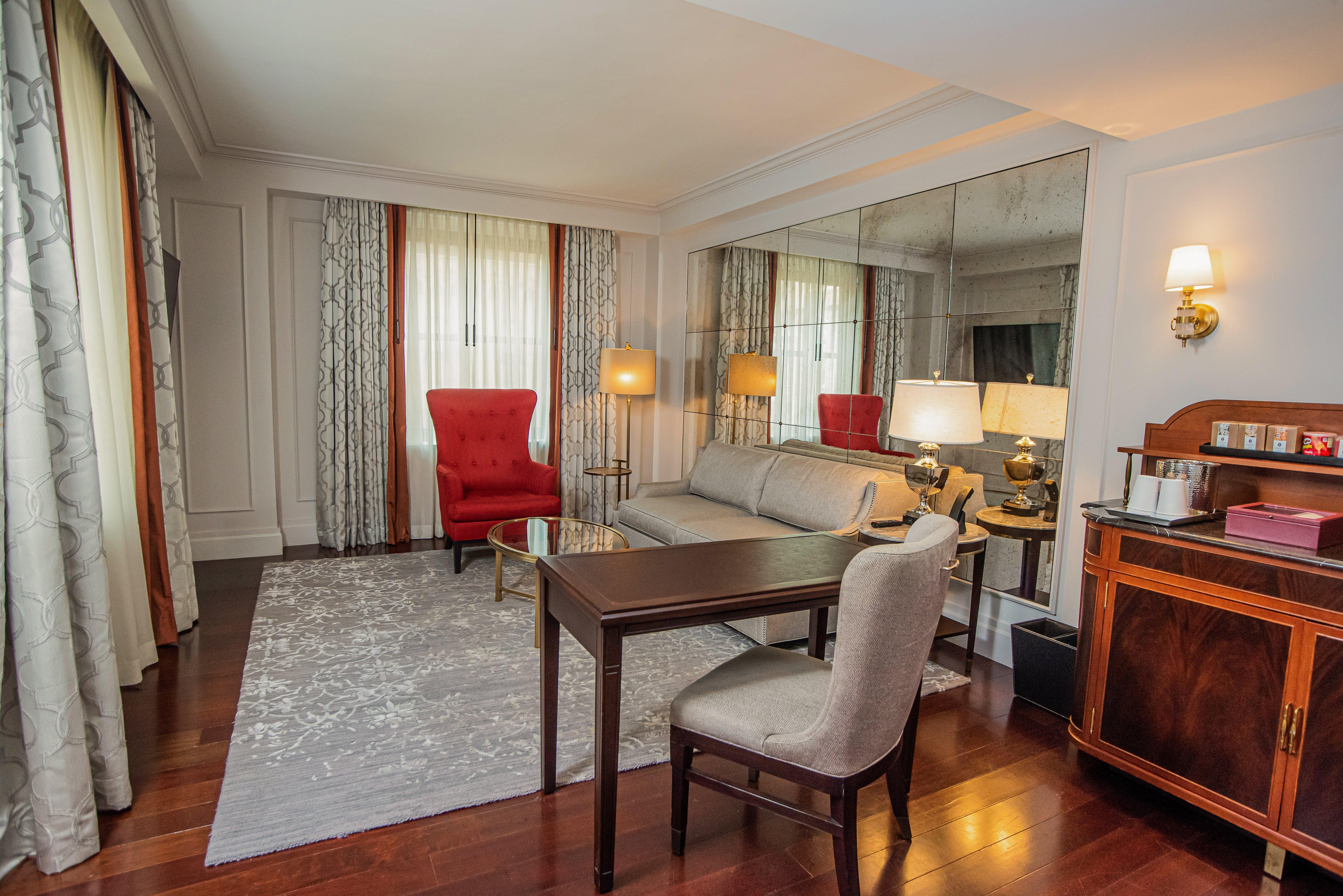 Intercontinental New York Barclay Hotel By Ihg Exterior photo A suite at the hotel