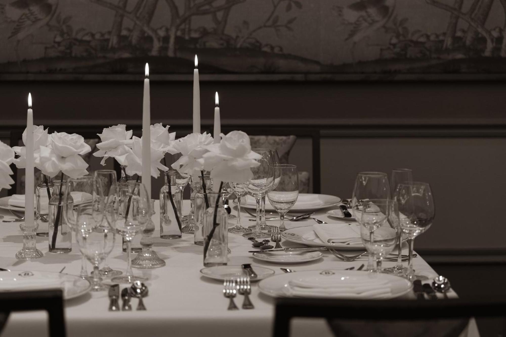 Intercontinental New York Barclay Hotel By Ihg Exterior photo A table set for a formal dinner
