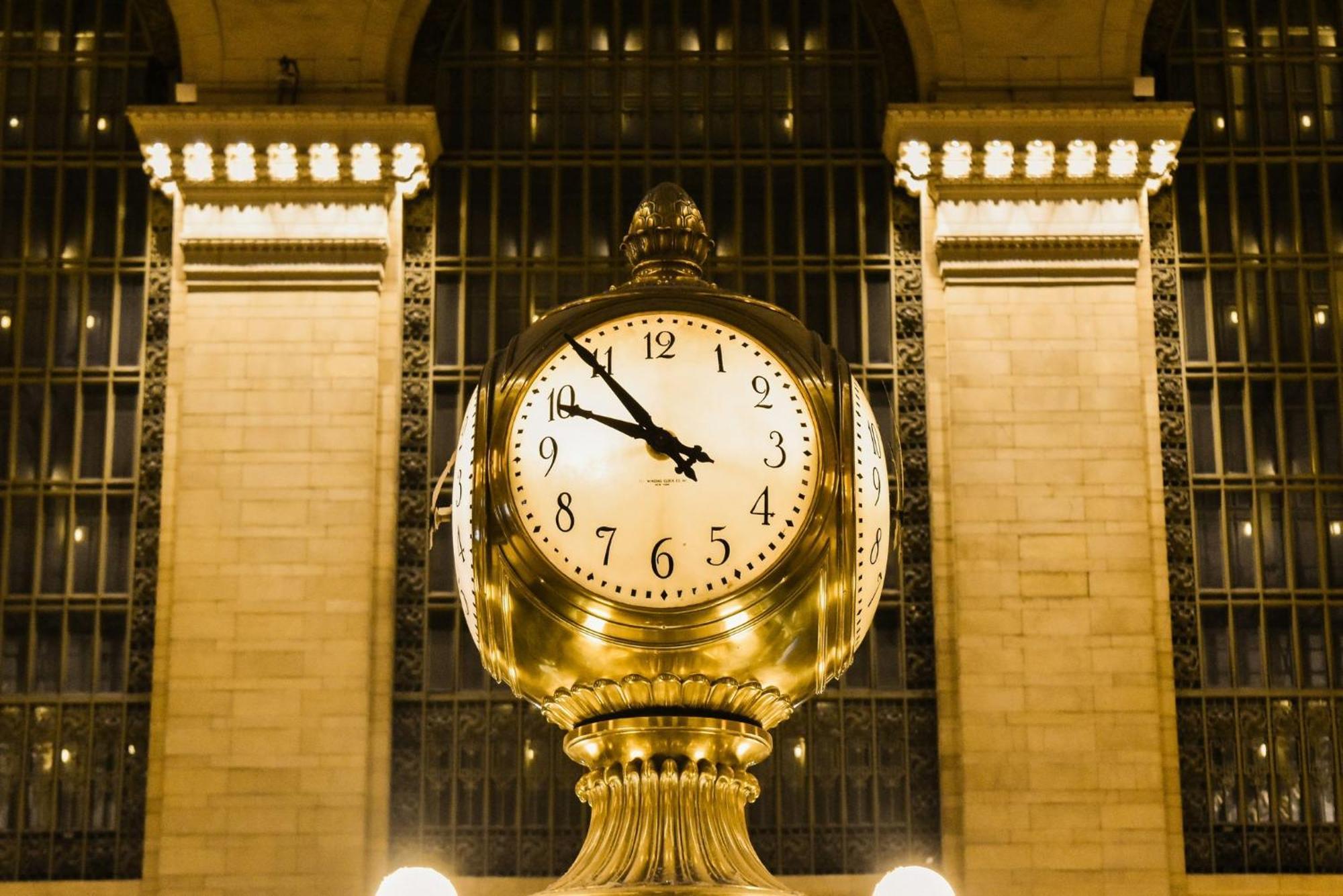Intercontinental New York Barclay Hotel By Ihg Exterior photo The clock at Grand Central Terminal